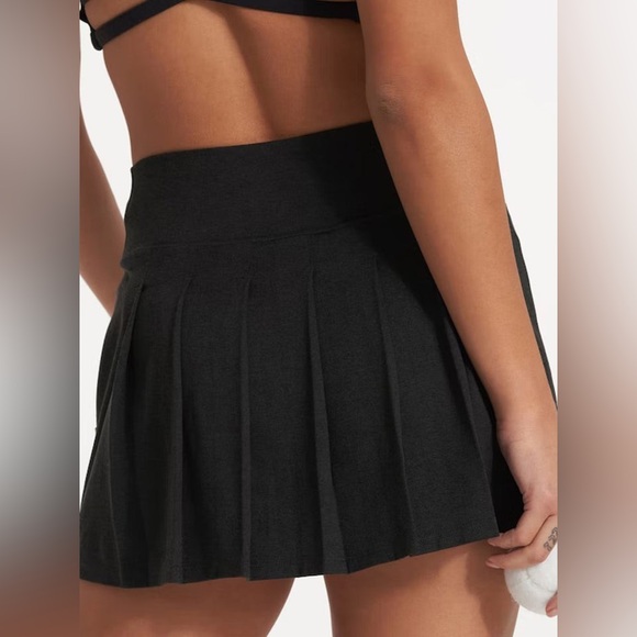 Vuori Halo Performance Skort - Picture 2 of 7